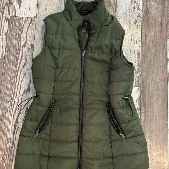 Maurice’s Puffer Vest - Picture 1 of 4